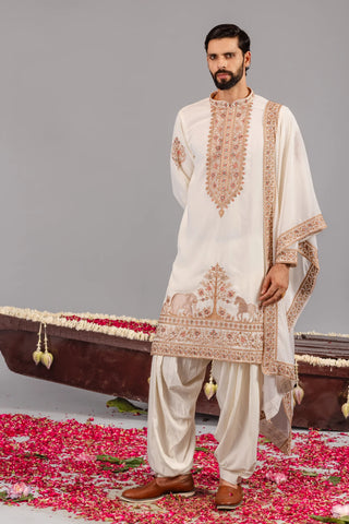 Men’s Ivory Embroidered Kurta Set with Dupatta