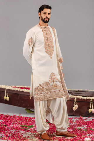 Men’s Ivory Embroidered Kurta Set with Dupatta